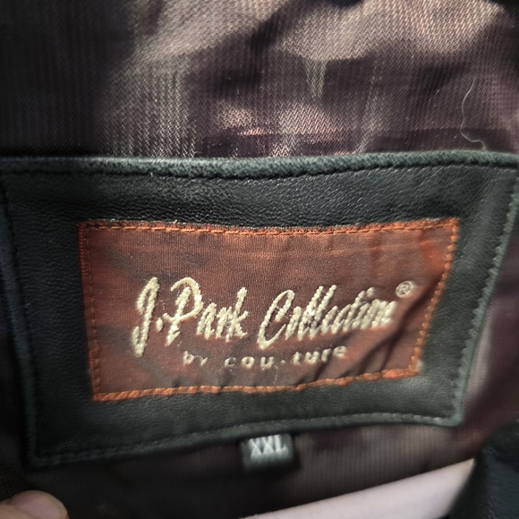 Men's Classic Black Leather Bomber Jacket - Picture 2 of 15